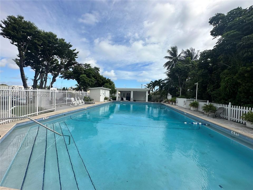 Activo con contrato: $200,000 (1 camas, 1 baños, 746 Pies cuadrados)