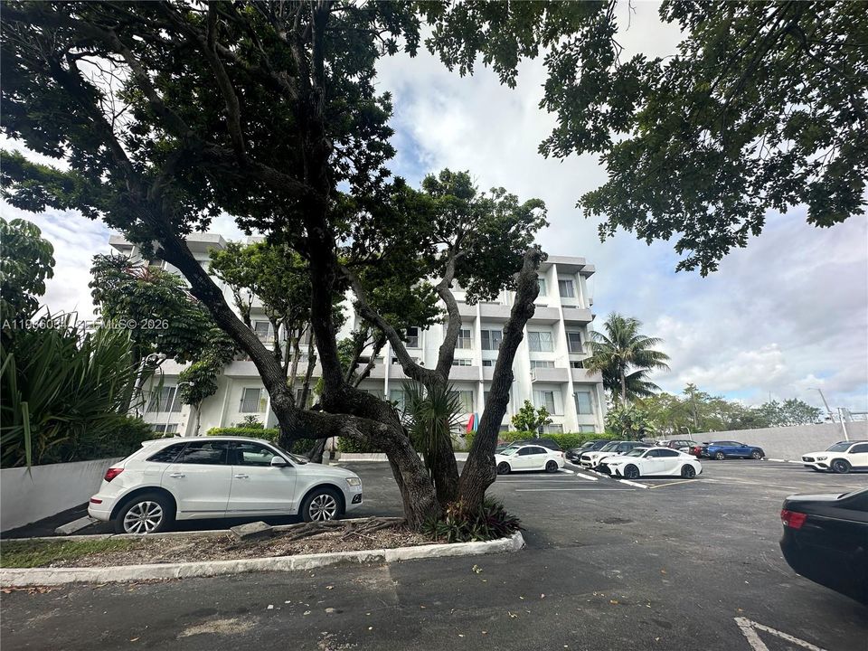 Activo con contrato: $200,000 (1 camas, 1 baños, 746 Pies cuadrados)