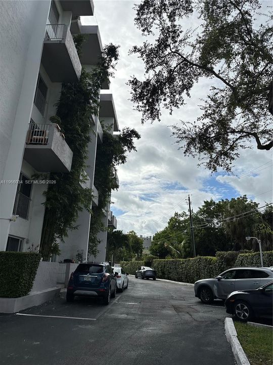 Activo con contrato: $200,000 (1 camas, 1 baños, 746 Pies cuadrados)