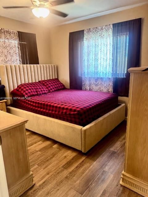 合同活跃: $399,000 (3 贝兹, 1 浴室, 1368 平方英尺)