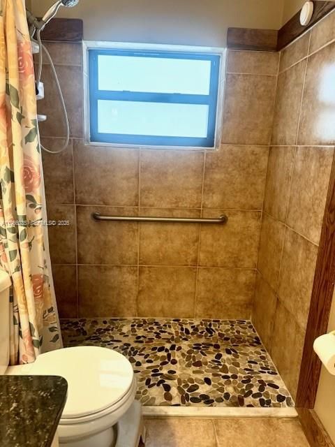 合同活跃: $399,000 (3 贝兹, 1 浴室, 1368 平方英尺)