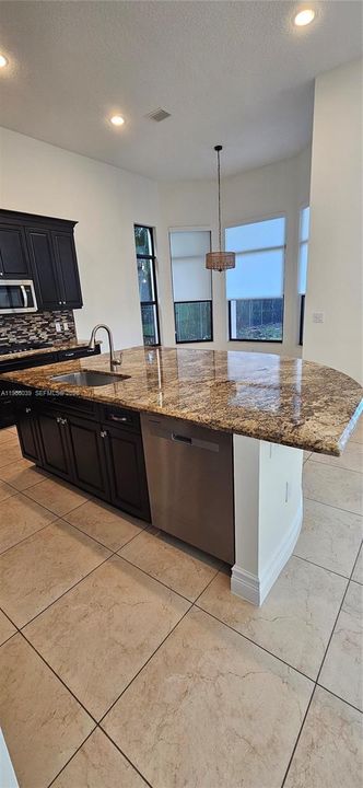 Недавно арендовано: $9,000 (5 спален, 5 ванн, 3932 Квадратных фут)