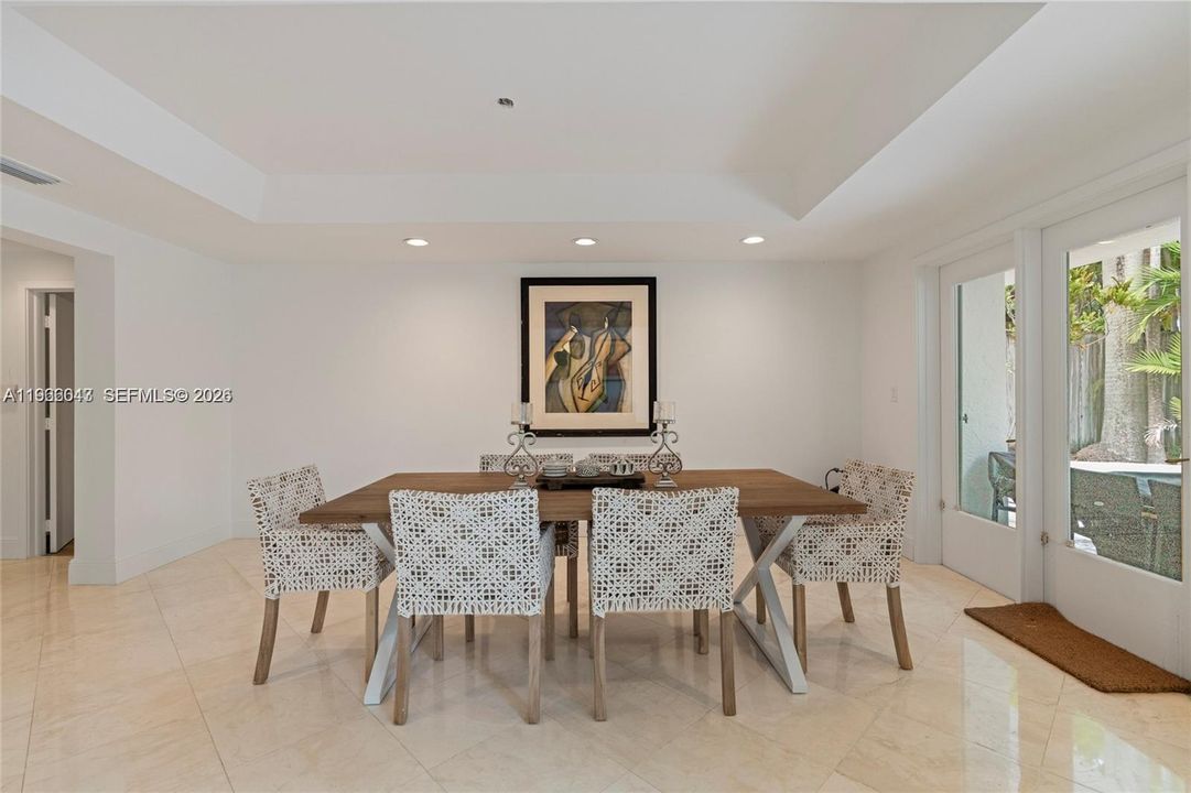 Activo con contrato: $18,000 (4 camas, 4 baños, 3750 Pies cuadrados)