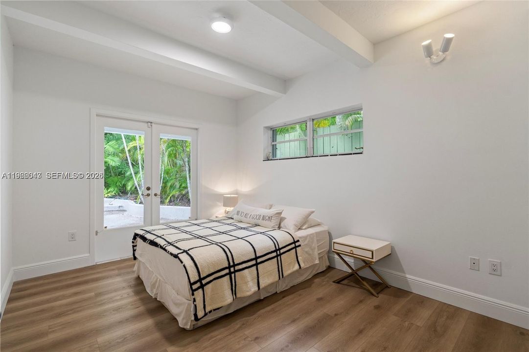 Activo con contrato: $18,000 (4 camas, 4 baños, 3750 Pies cuadrados)