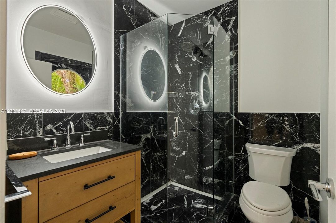 Activo con contrato: $18,000 (4 camas, 4 baños, 3750 Pies cuadrados)