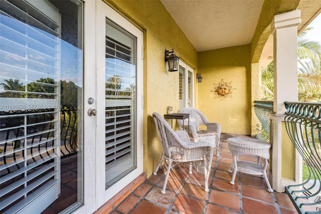 For Sale: $950,000 (3 beds, 2 baths, 2314 Square Feet)