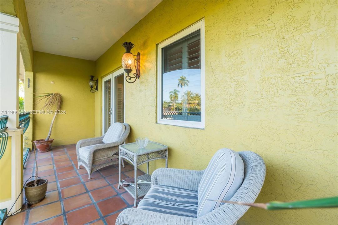For Sale: $950,000 (3 beds, 2 baths, 2314 Square Feet)