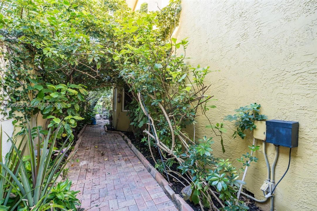 For Sale: $950,000 (3 beds, 2 baths, 2314 Square Feet)