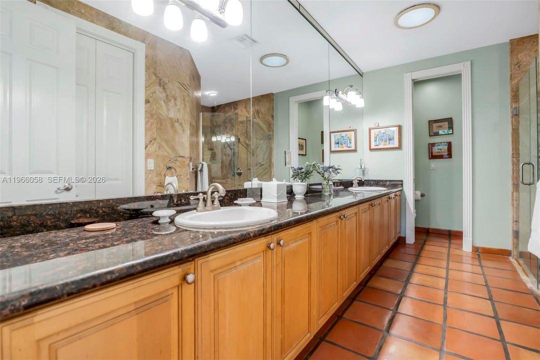 For Sale: $950,000 (3 beds, 2 baths, 2314 Square Feet)