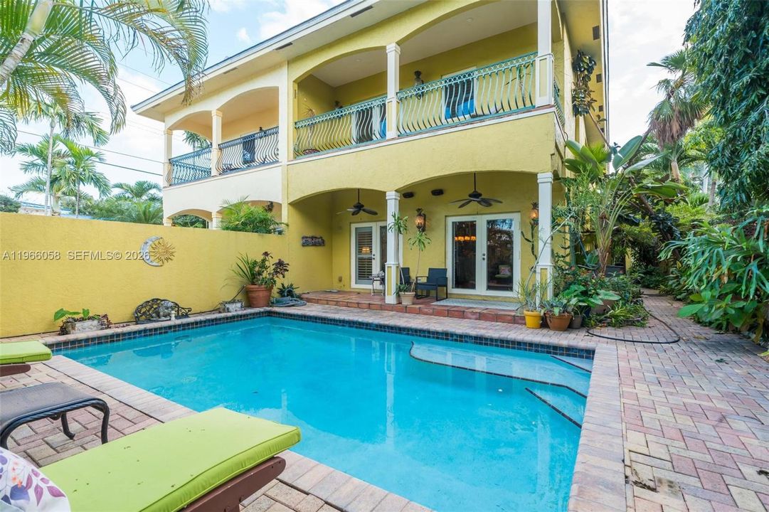 For Sale: $950,000 (3 beds, 2 baths, 2314 Square Feet)