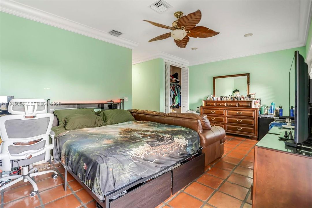 For Sale: $950,000 (3 beds, 2 baths, 2314 Square Feet)