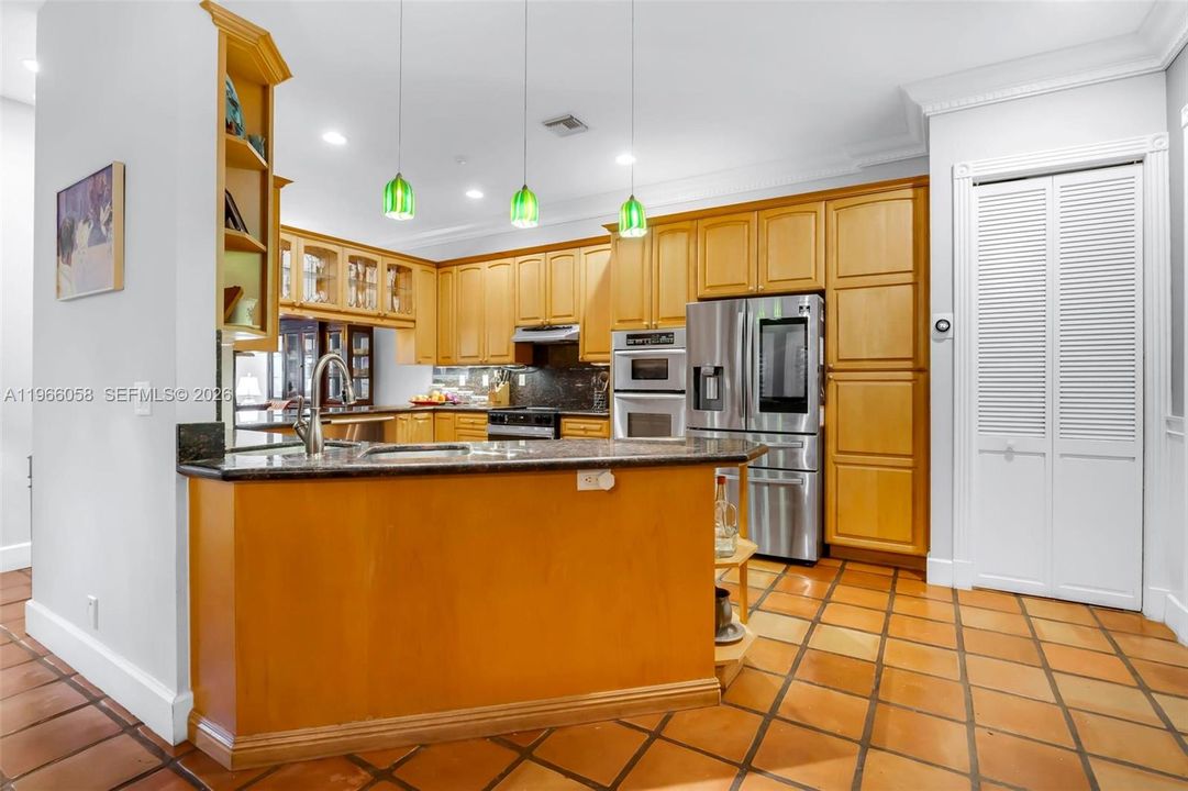 For Sale: $950,000 (3 beds, 2 baths, 2314 Square Feet)
