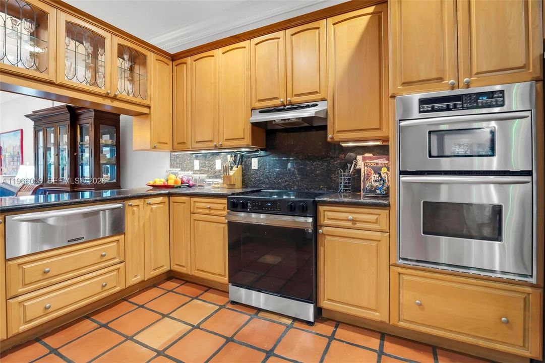 For Sale: $950,000 (3 beds, 2 baths, 2314 Square Feet)