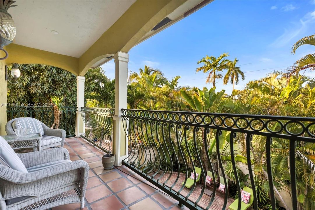 For Sale: $950,000 (3 beds, 2 baths, 2314 Square Feet)
