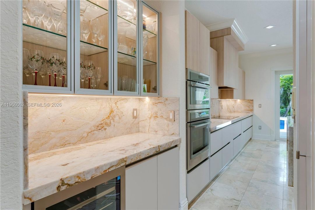 На продажу: $4,850,000 (7 спален, 6 ванн, 6127 Квадратных фут)
