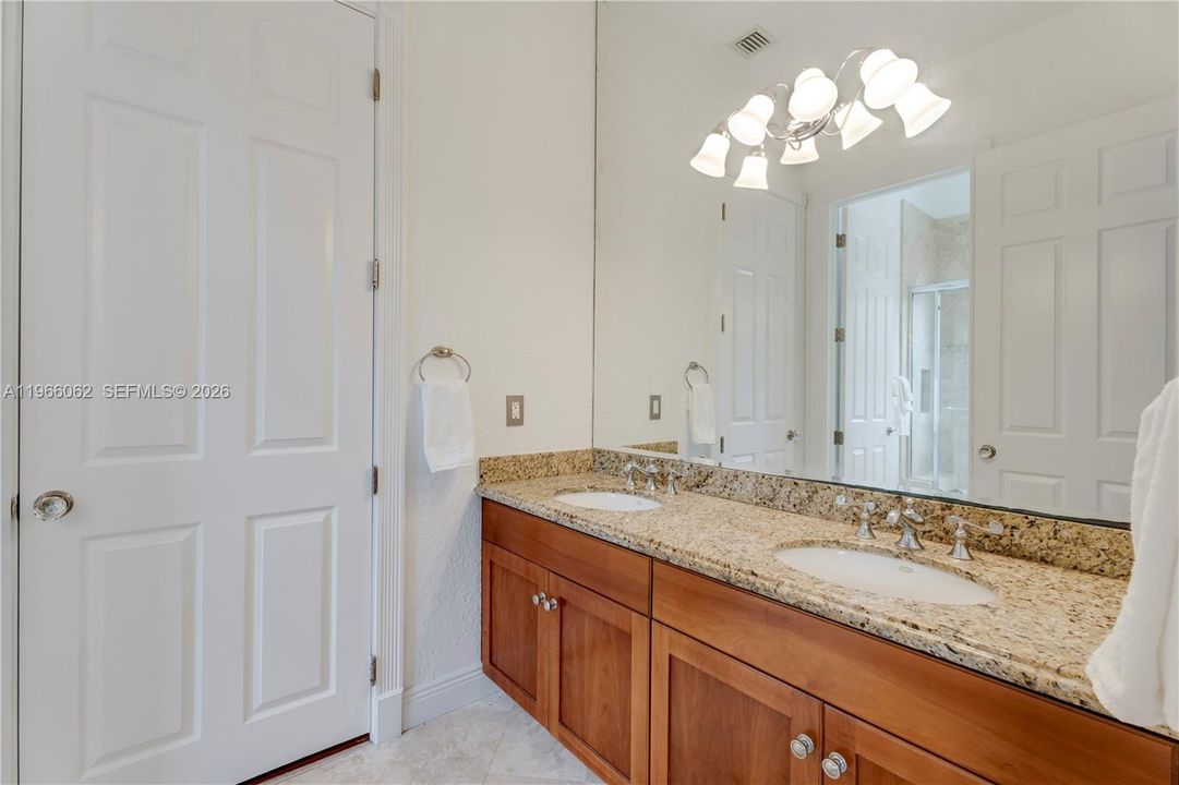 На продажу: $4,850,000 (7 спален, 6 ванн, 6127 Квадратных фут)