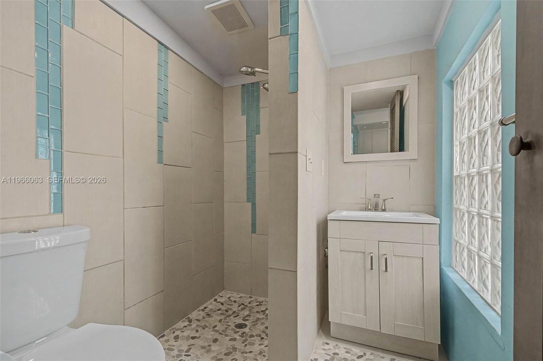 Недавно продано: $494,500 (2 спален, 2 ванн, 930 Квадратных фут)