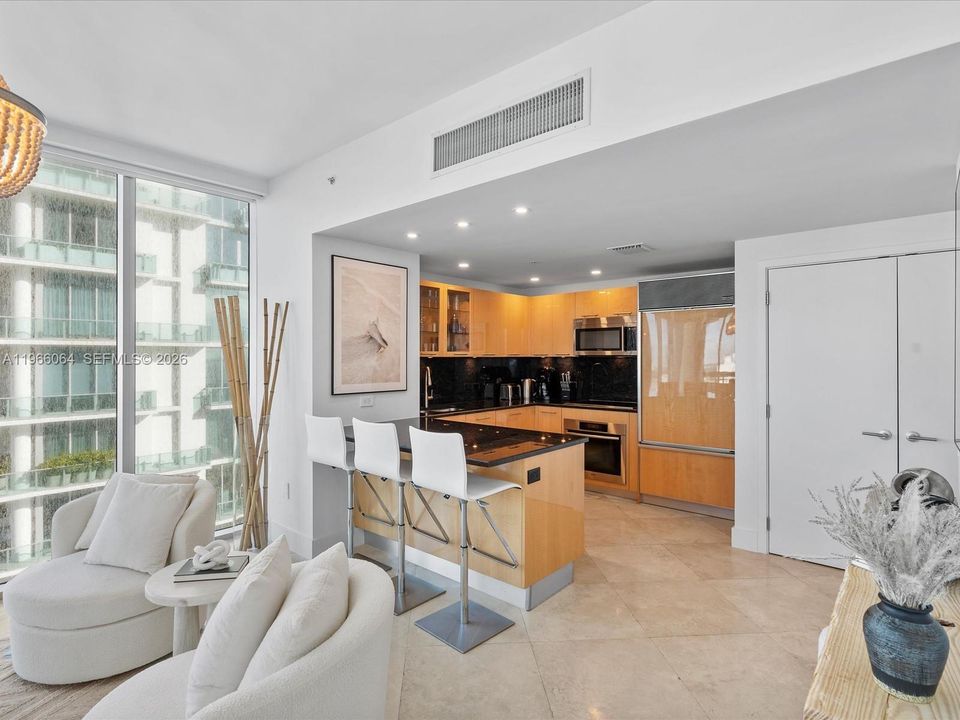 For Sale: $830,000 (1 beds, 1 baths, 820 Square Feet)