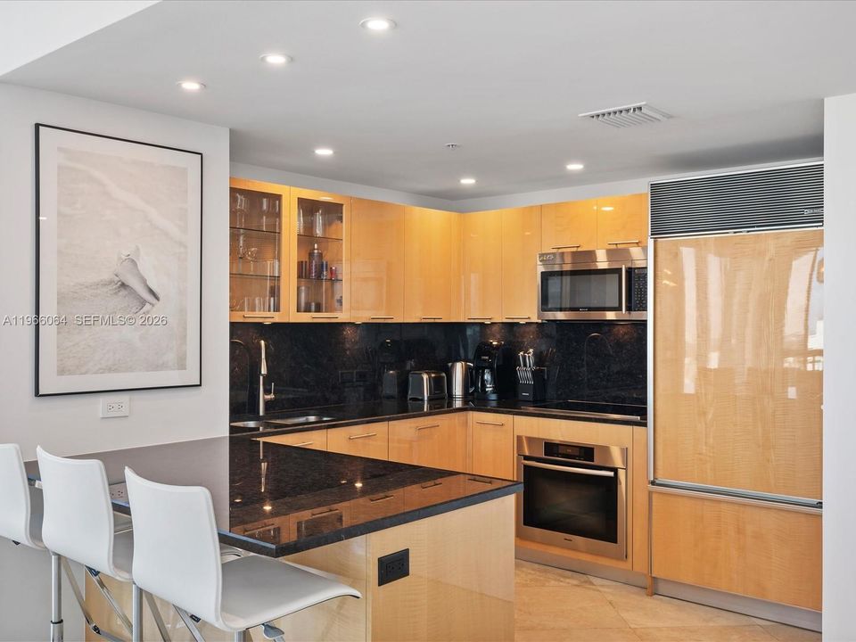 For Sale: $830,000 (1 beds, 1 baths, 820 Square Feet)