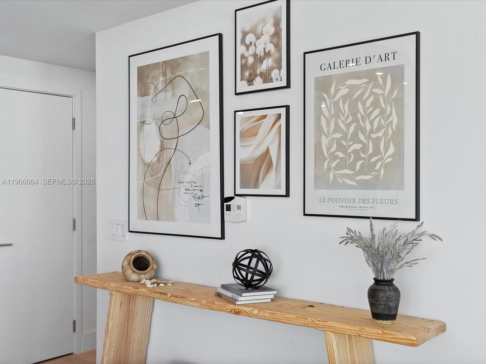 For Sale: $830,000 (1 beds, 1 baths, 820 Square Feet)