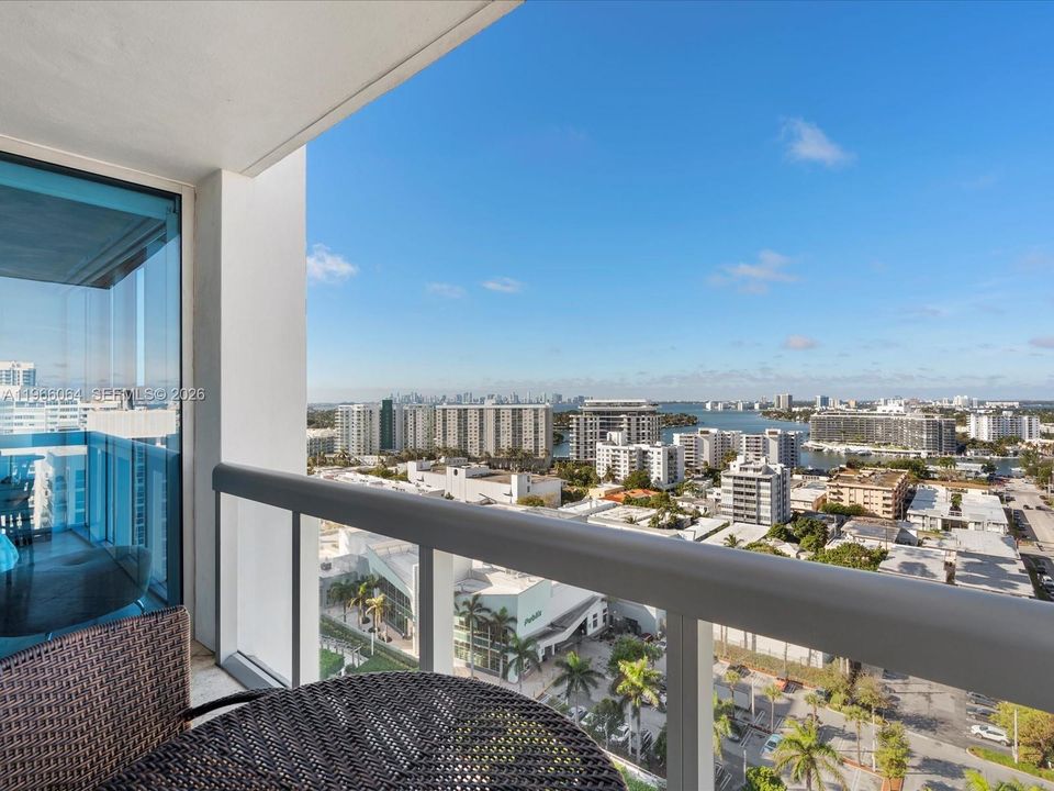 For Sale: $830,000 (1 beds, 1 baths, 820 Square Feet)