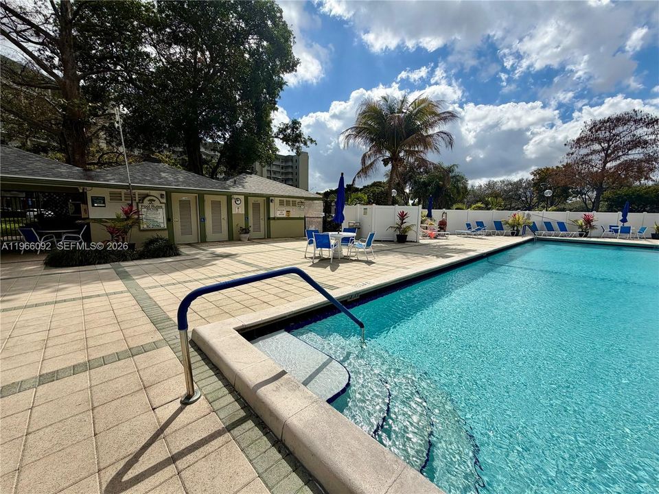 Под контрактом: $219,000 (2 спален, 2 ванн, 1190 Квадратных фут)