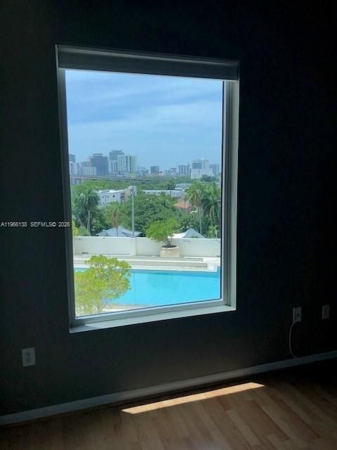 For Sale: $410,000 (2 beds, 2 baths, 997 Square Feet)