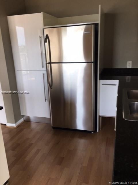 For Sale: $410,000 (2 beds, 2 baths, 997 Square Feet)