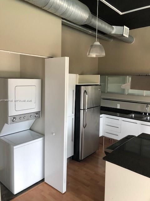 For Sale: $410,000 (2 beds, 2 baths, 997 Square Feet)