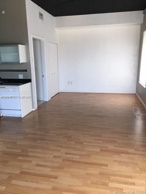 For Sale: $410,000 (2 beds, 2 baths, 997 Square Feet)