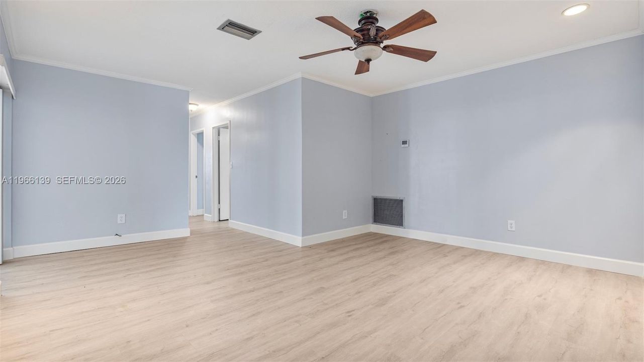 Vendido Recientemente: $639,900 (4 camas, 2 baños, 1775 Pies cuadrados)