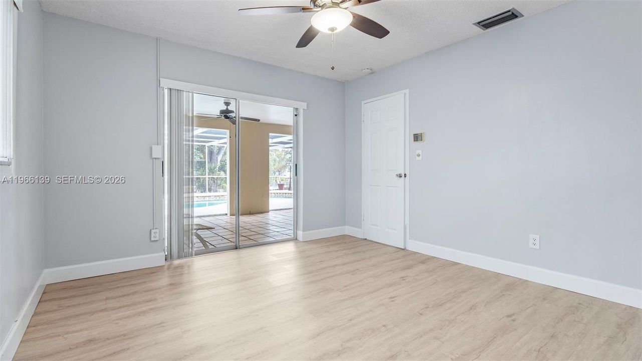 Vendido Recientemente: $639,900 (4 camas, 2 baños, 1775 Pies cuadrados)