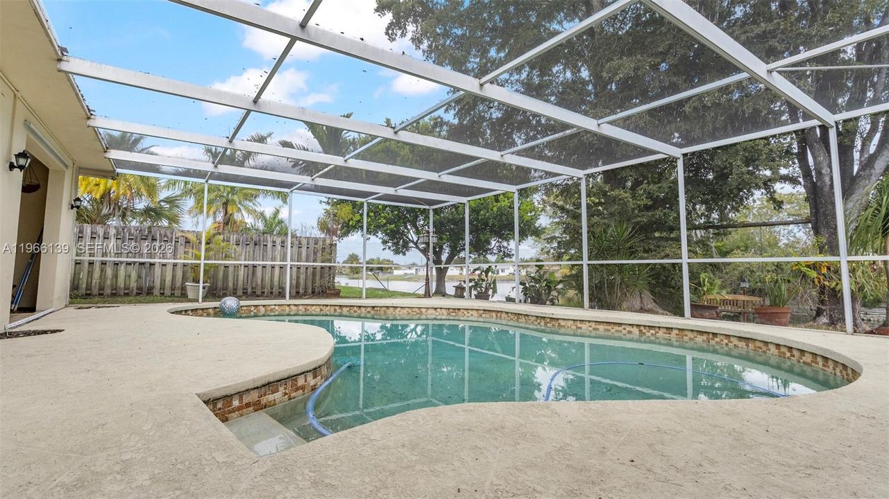 Vendido Recientemente: $639,900 (4 camas, 2 baños, 1775 Pies cuadrados)