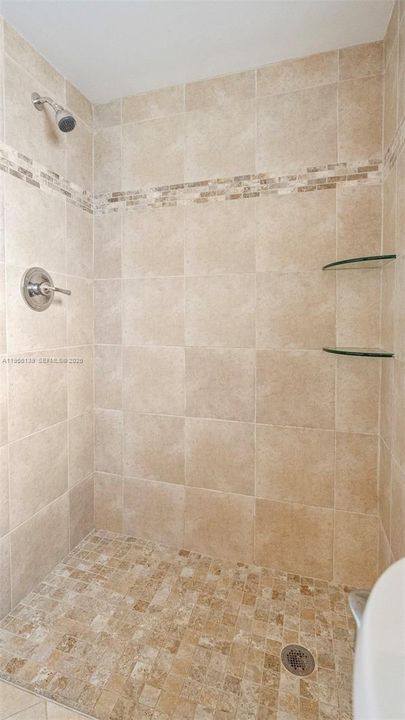 Vendido Recientemente: $639,900 (4 camas, 2 baños, 1775 Pies cuadrados)