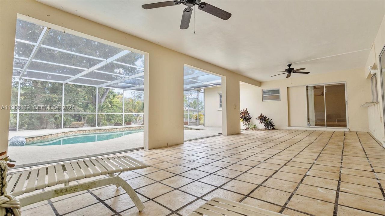 Vendido Recientemente: $639,900 (4 camas, 2 baños, 1775 Pies cuadrados)