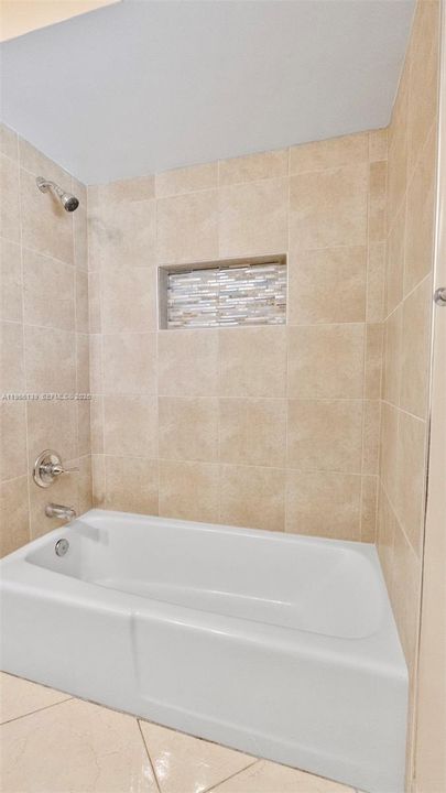 Vendido Recientemente: $639,900 (4 camas, 2 baños, 1775 Pies cuadrados)