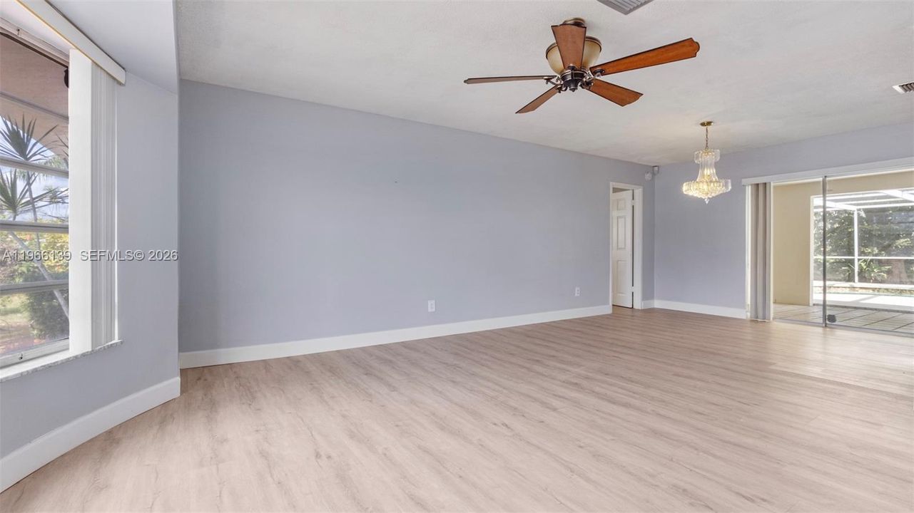 Vendido Recientemente: $639,900 (4 camas, 2 baños, 1775 Pies cuadrados)