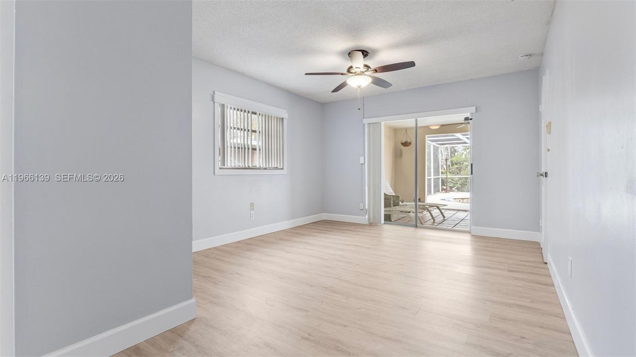Vendido Recientemente: $639,900 (4 camas, 2 baños, 1775 Pies cuadrados)