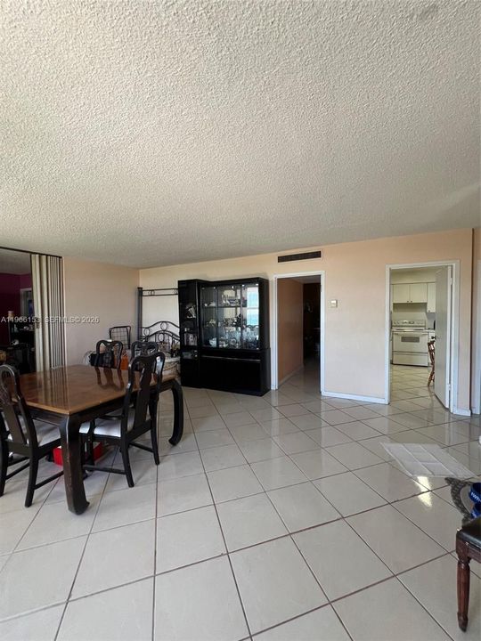 For Sale: $850,000 (2 beds, 2 baths, 1285 Square Feet)