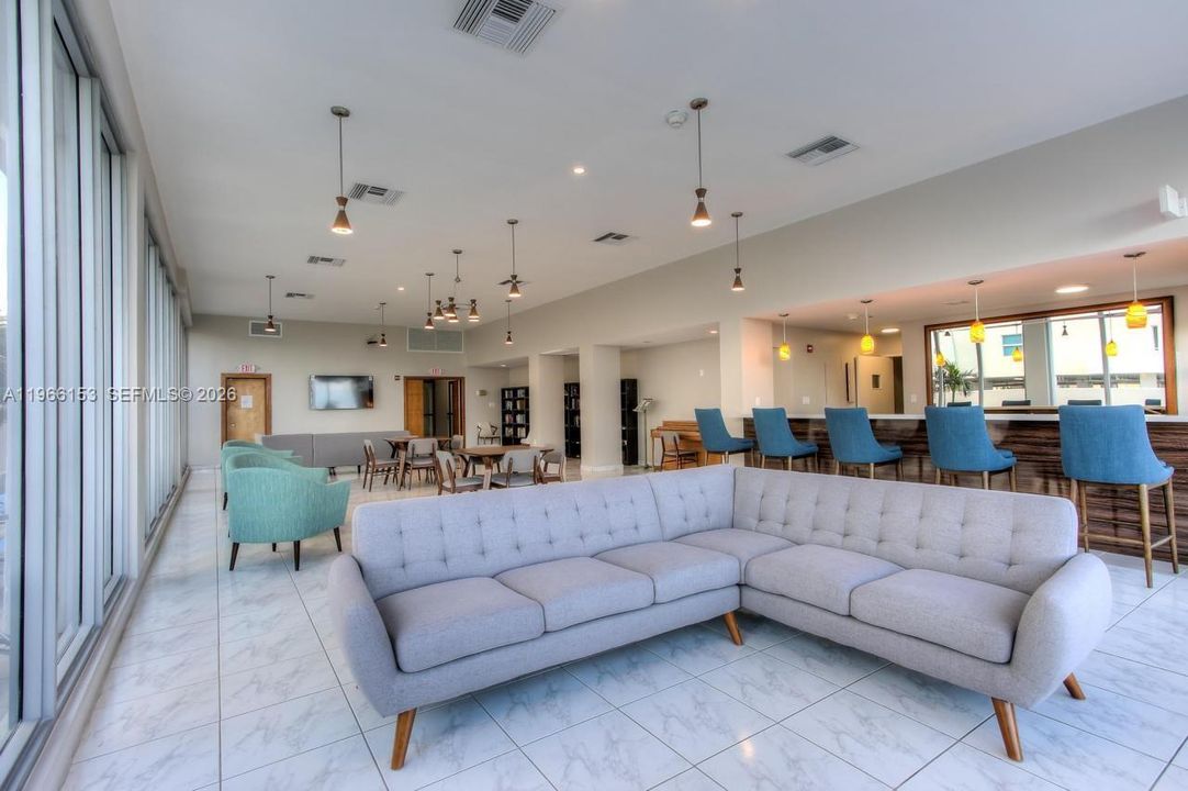 For Sale: $850,000 (2 beds, 2 baths, 1285 Square Feet)