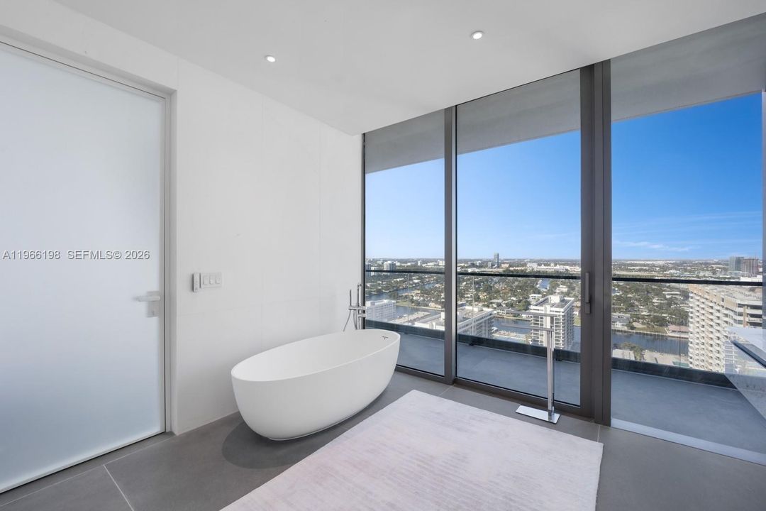 На продажу: $3,900,000 (3 спален, 3 ванн, 2545 Квадратных фут)