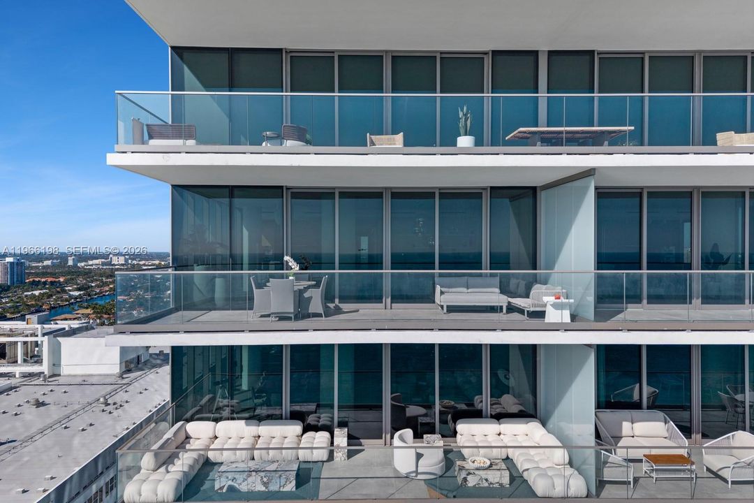 На продажу: $3,900,000 (3 спален, 3 ванн, 2545 Квадратных фут)