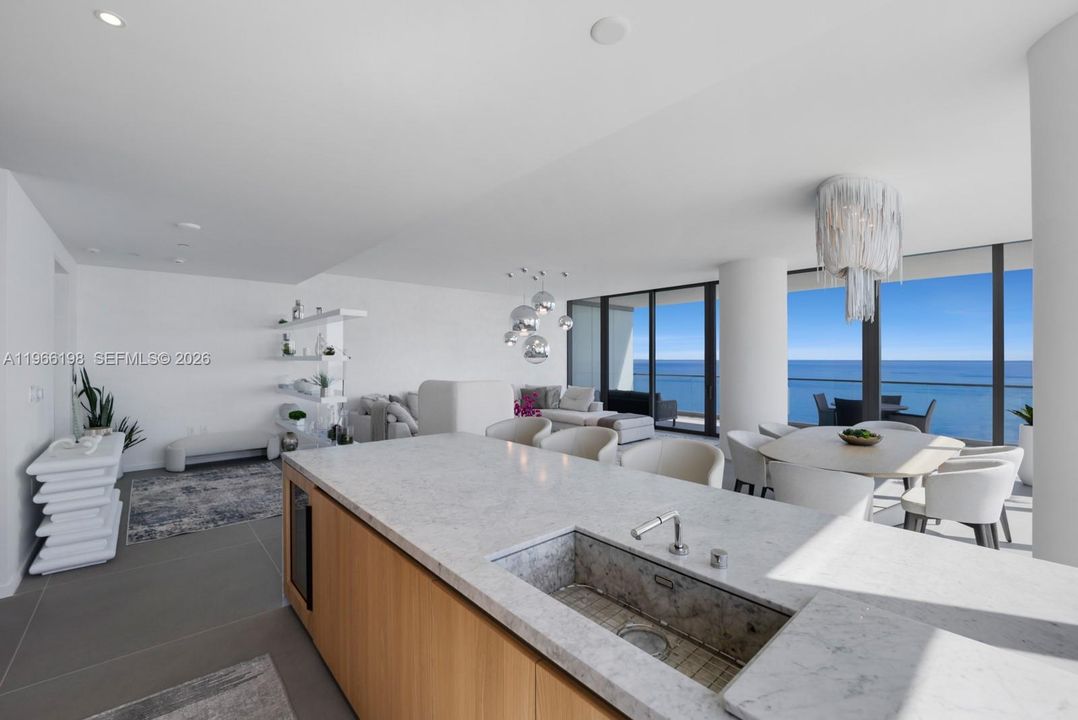 На продажу: $3,900,000 (3 спален, 3 ванн, 2545 Квадратных фут)