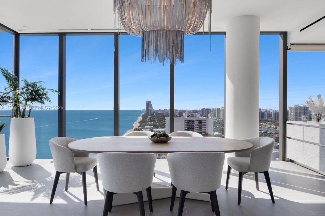 На продажу: $3,900,000 (3 спален, 3 ванн, 2545 Квадратных фут)