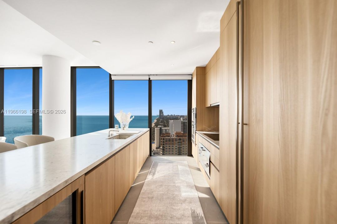 На продажу: $3,900,000 (3 спален, 3 ванн, 2545 Квадратных фут)