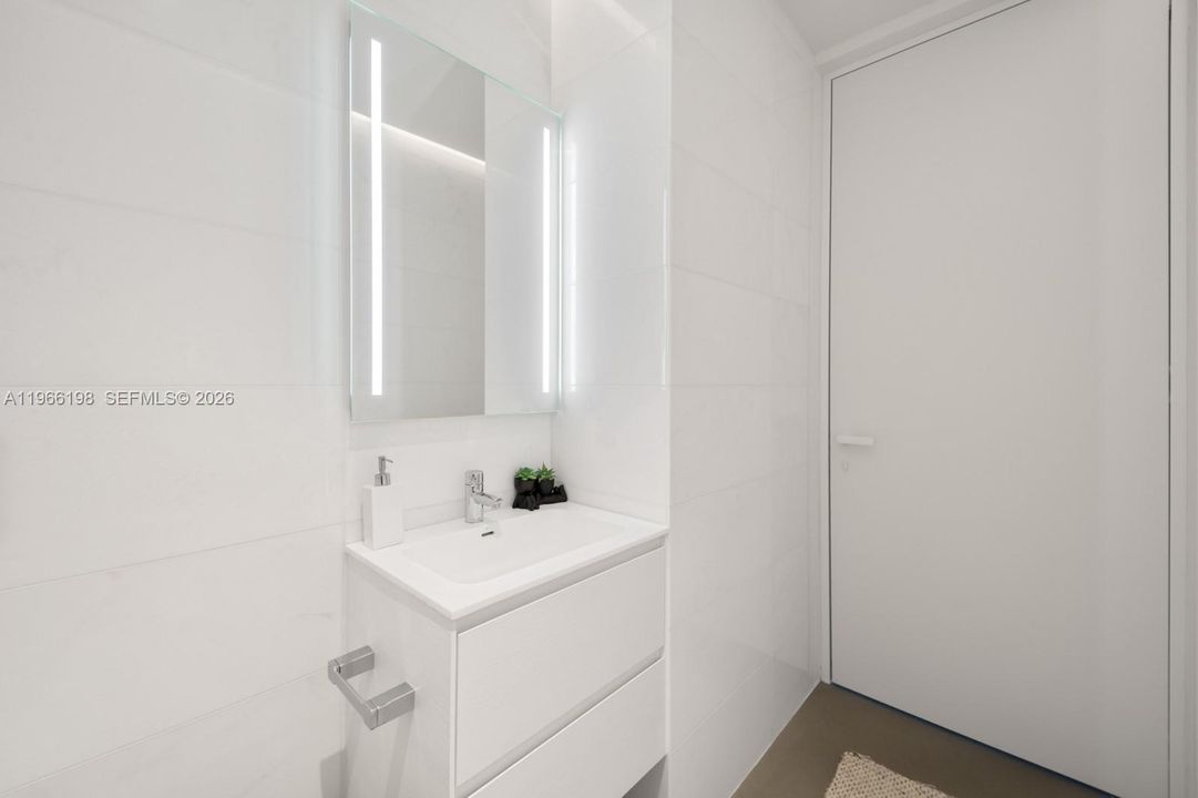 На продажу: $3,900,000 (3 спален, 3 ванн, 2545 Квадратных фут)