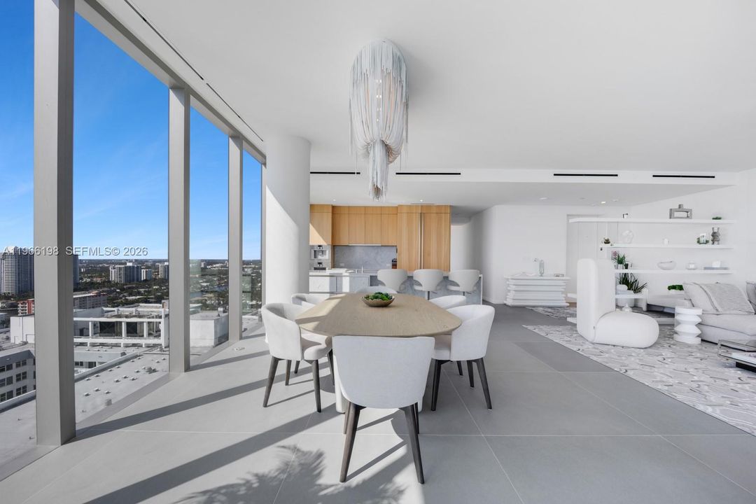 На продажу: $3,900,000 (3 спален, 3 ванн, 2545 Квадратных фут)