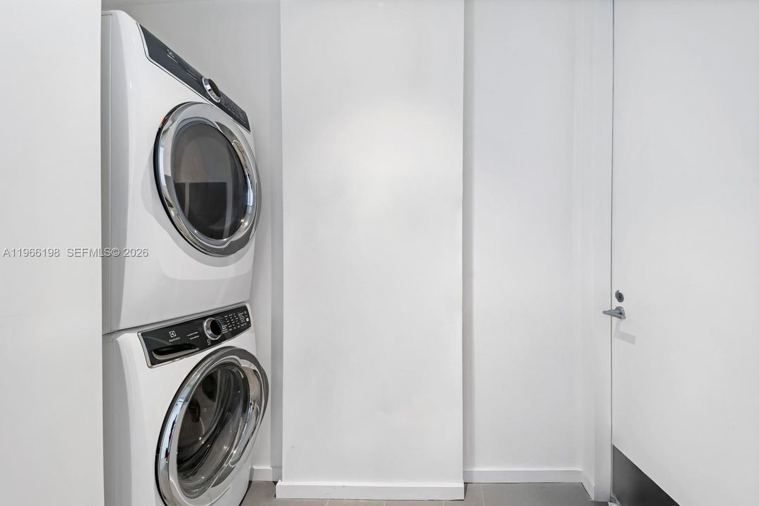 На продажу: $3,900,000 (3 спален, 3 ванн, 2545 Квадратных фут)