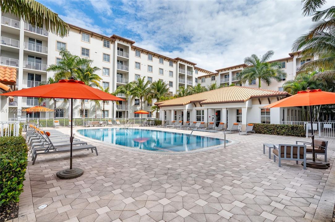 最近售出: $295,000 (2 贝兹, 2 浴室, 1060 平方英尺)