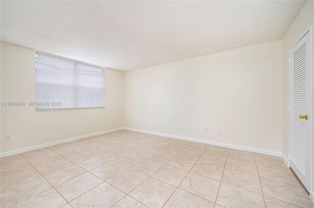 最近售出: $295,000 (2 贝兹, 2 浴室, 1060 平方英尺)